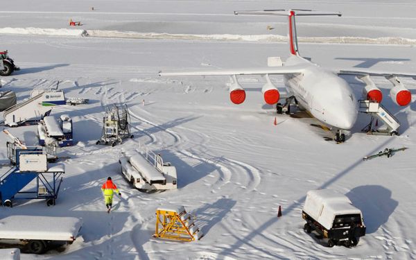 la nieve ha cubierto numerosos aeropuertos.